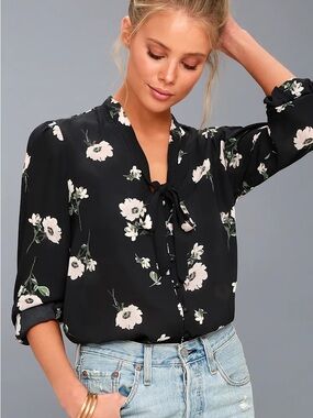 Lulu’s Button Front Floral Neck Tie Long Sleeve Blouse Black Size Medium
